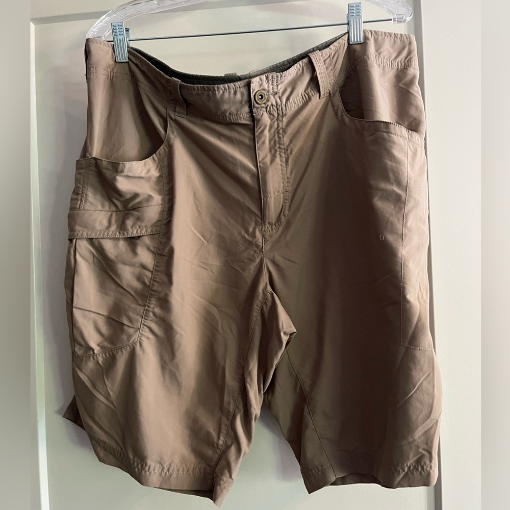 Mountain Hard Wear Men’s Nylon Khaki Shorts (size 38)